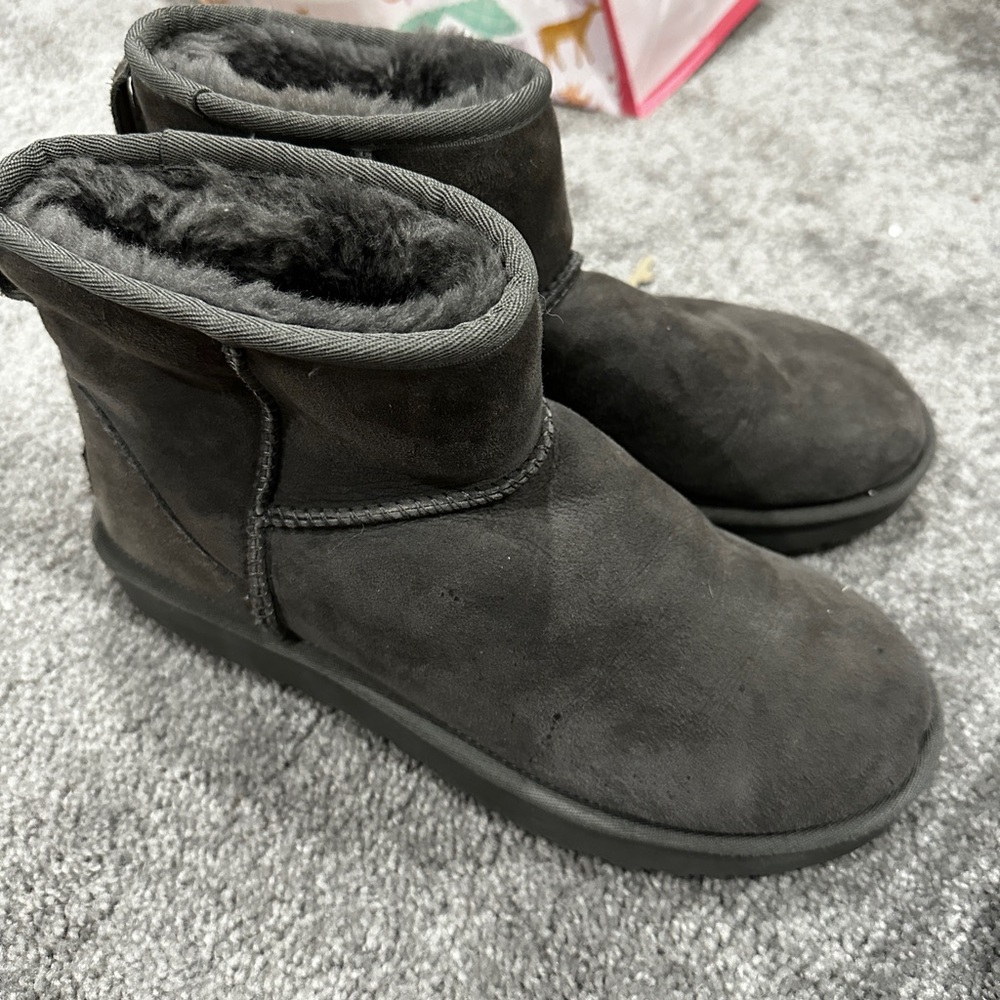 Black Winter Boots with Plush Lining